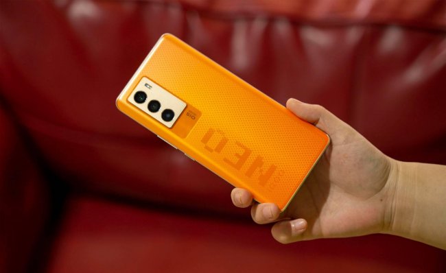 iqooneo5s发热严重怎么办