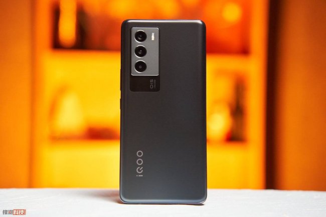 iqooneo5s发热严重怎么办