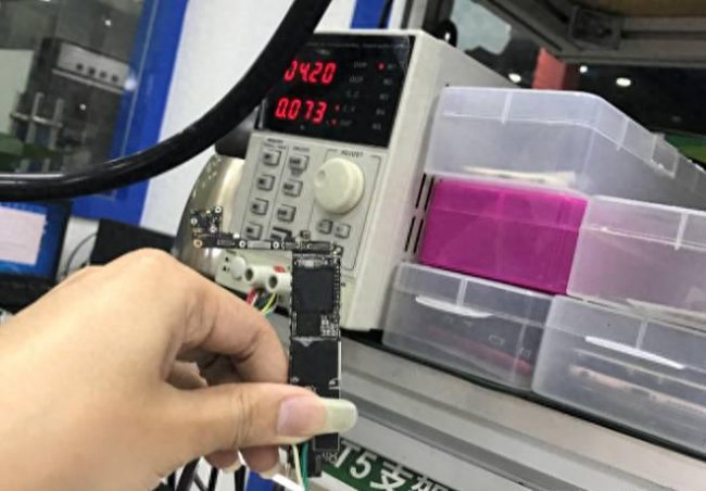 iphone手机突然黑屏开不了机怎么办