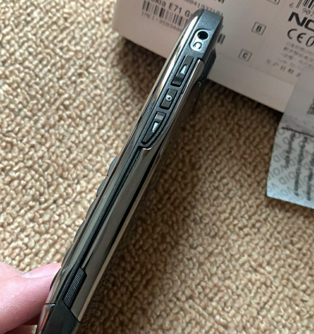 诺基亚e71什么时间上市的