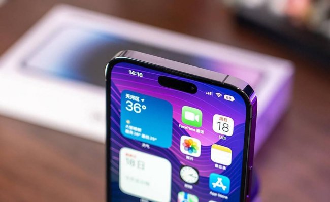 女生用苹果14pro和max哪个好