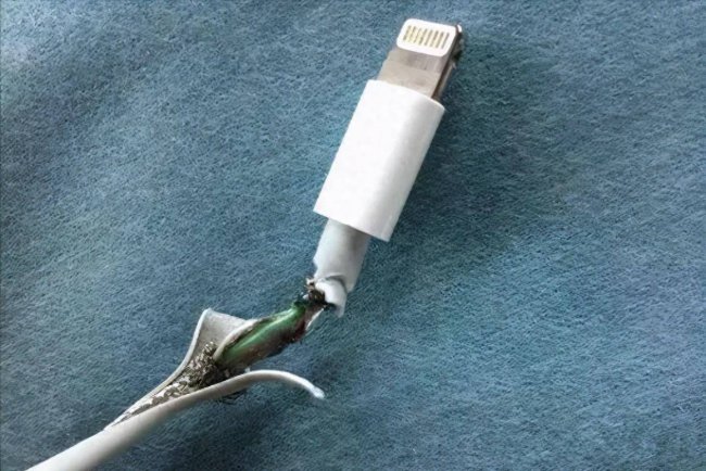 苹果4s闲置太久充电没反应怎么办