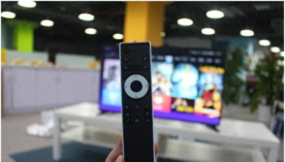 夏普电视的电源键在哪里