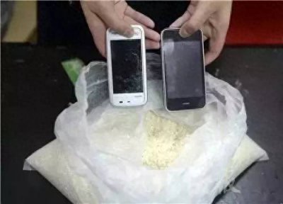 手机进水一键恢复怎么办 手机进水了黑屏了处理方法