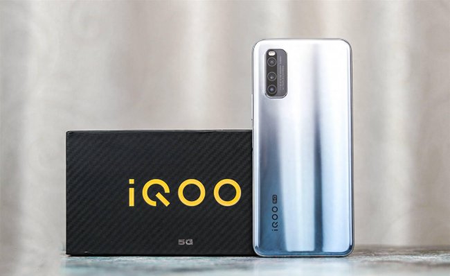 iqooz1屏幕分辨率是多少