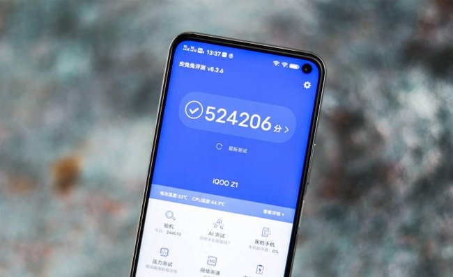 iqooz1屏幕分辨率是多少