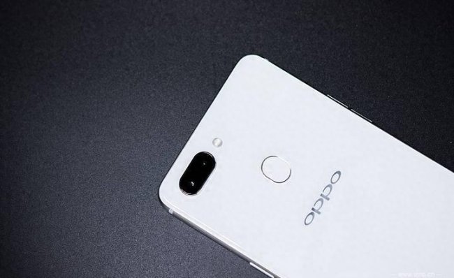 oppor15标准版屏幕多大