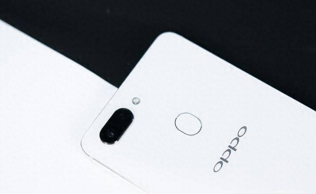 oppor15标准版屏幕多大