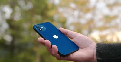 华为mate40和苹果12哪个好一点 新手机第一次充电正确方法