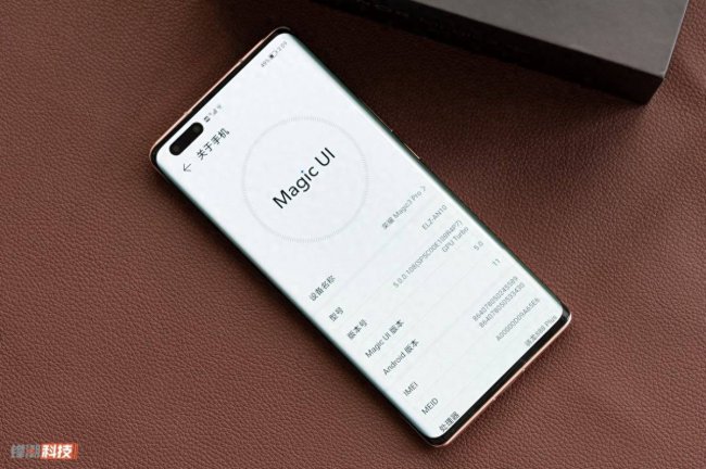 magic3pro无线充电怎么用