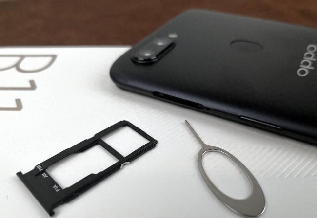 oppor11s卡槽在哪里
