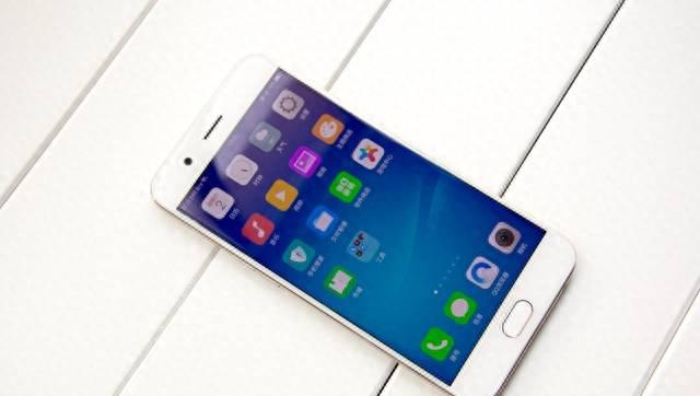 oppor11屏幕材质是什么
