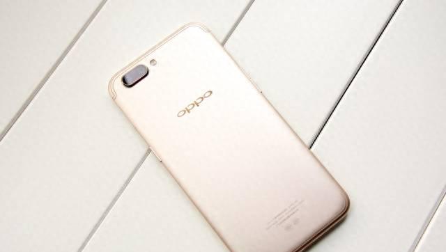 oppor11屏幕材质是什么