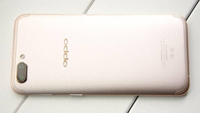 oppor11屏幕材质是什么