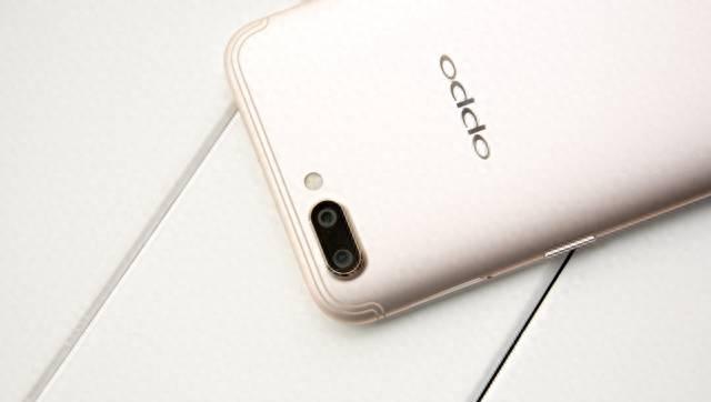 oppor11屏幕材质是什么
