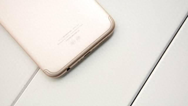 oppor11屏幕材质是什么