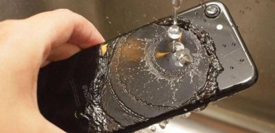 手机进水了没有声音怎么办 详解手机进水黑屏的恢复方法