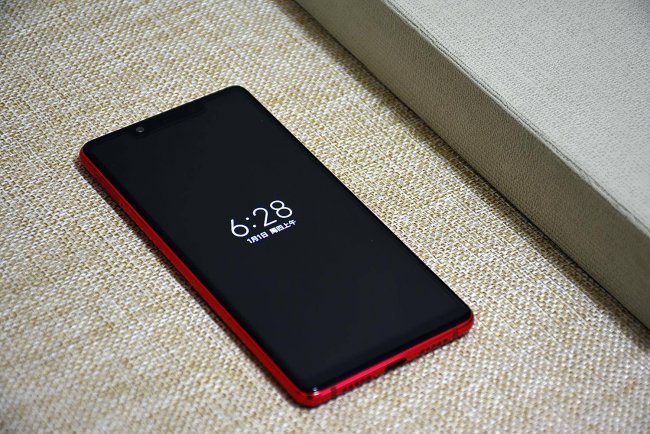 小米8se屏幕是lcd还是oled