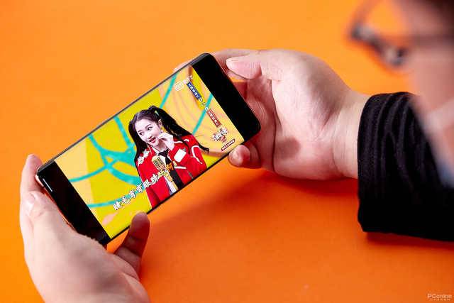 oppofindx2pro是曲面屏吗