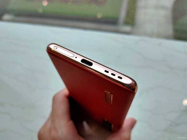 oppofindx2pro是曲面屏吗