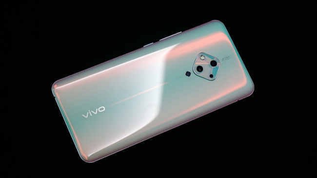 vivox30pro是曲面屏吗