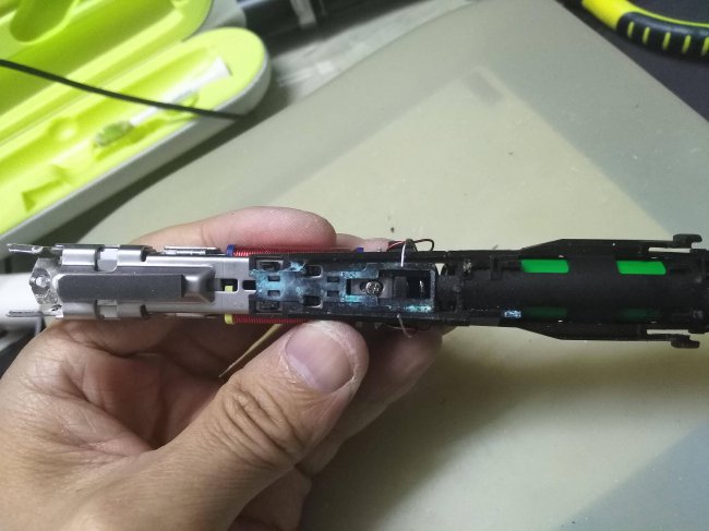 飞利浦电动牙刷怎么拆卸