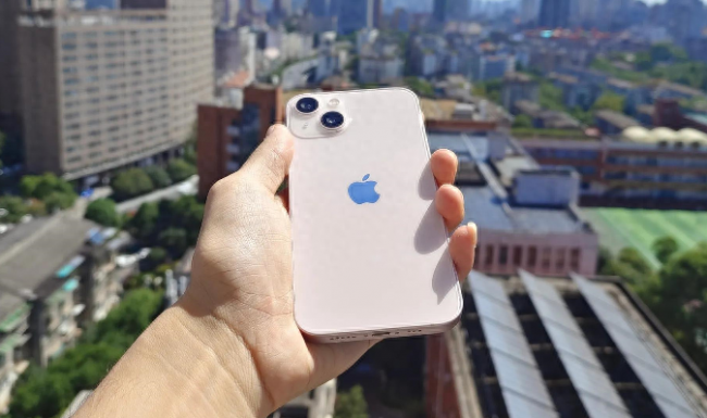 苹果13与12哪个值得买
