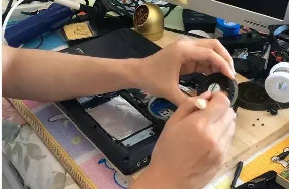 如何清理笔记本灰尘