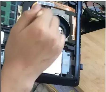 如何清理笔记本灰尘