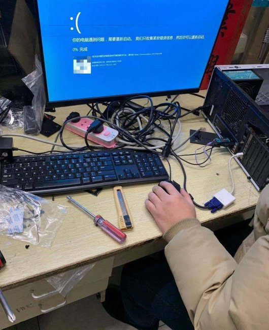 为什么电脑很卡很慢