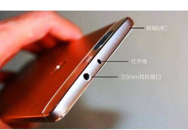手机顶端的小孔是干什么用的