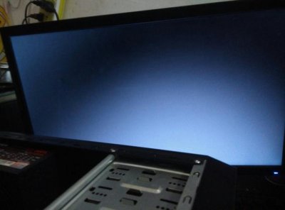 电脑主机开机了显示器不亮是什么原因