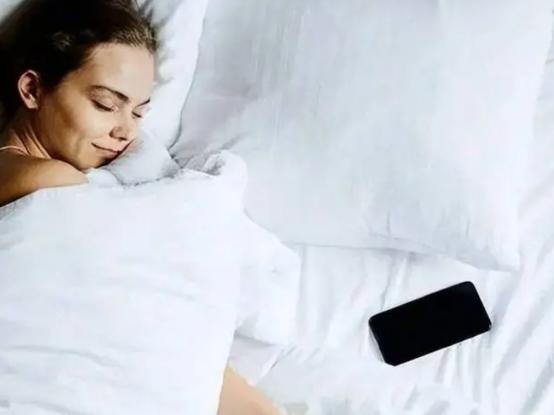 手机放在枕头边的危害
