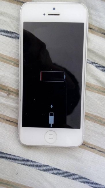 iphone充电器插上没反应只能关机才有反应怎么办