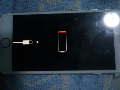 iphone充电器插上没反应只能关机才有反应怎么办