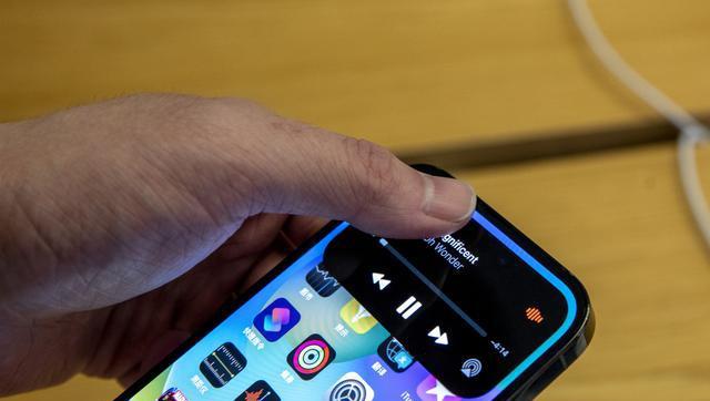 iphone14promax锁屏后屏幕不黑怎么解决