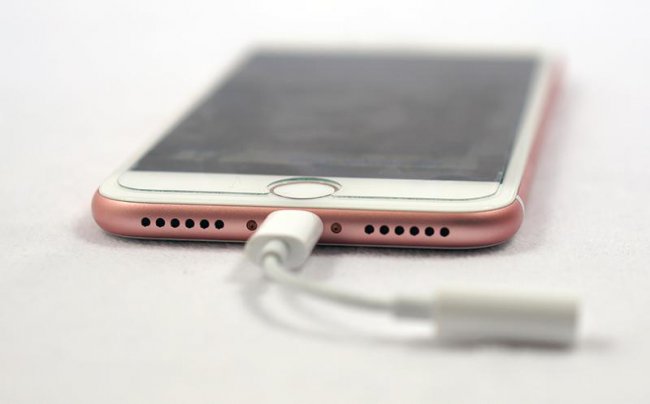iPhone 7耳机插孔位置