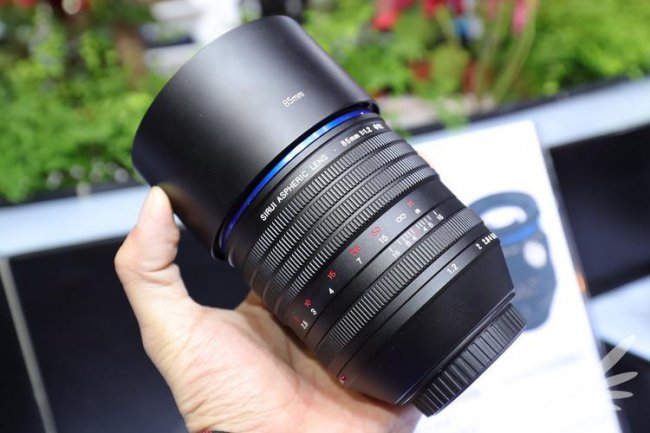 超广角f1.8和f2.4光圈哪个好