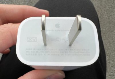 苹果20w充电发烫正常吗而且充不进去电