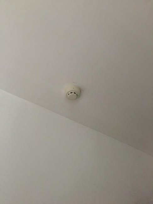 如何区分烟感和摄像头红灯不闪