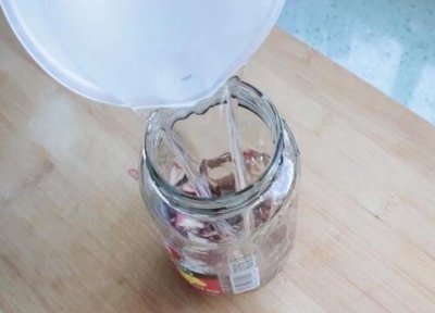 苹果皮泡水浇花有什么好处和坏处 苹果皮泡水浇花的优点与缺点