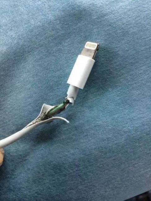 iphone数据线没坏充不上电冲但别人的手机就可以