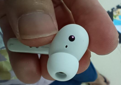蓝牙耳机一直红灯不灭的怎么办 蓝牙耳机持续闪烁红灯怎么处理？