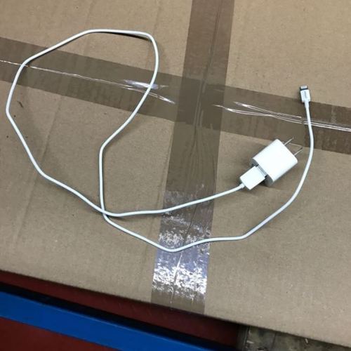 苹果充电线插着没反应,拔掉有反应怎么回事