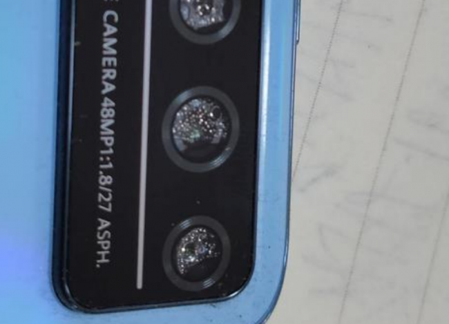 手机摄像头内部有水珠会自己干吗?是什么原因导致的?