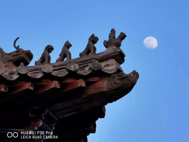 拍月亮手机专业模式怎么设置