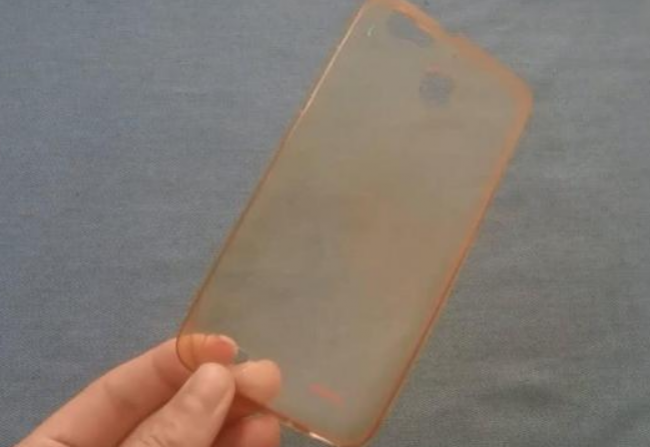 透明手机壳发黄的原因