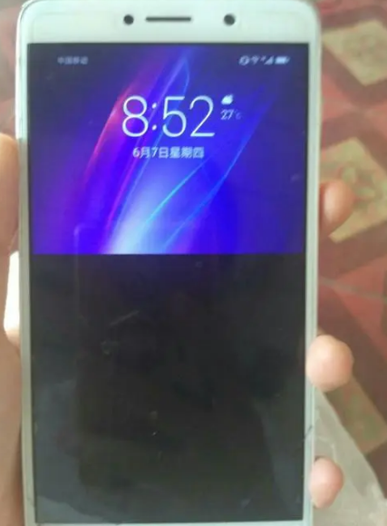 手机一半黑屏一半正常怎么解决,是什么故障