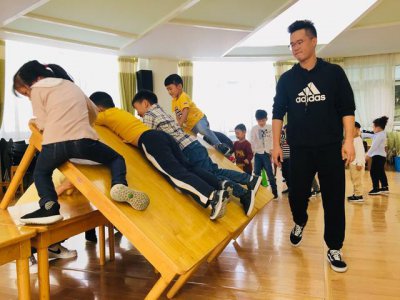 5人小游戏室内坐着玩 适合5个人玩的聚会游戏推荐