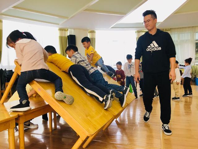 5人小游戏室内坐着玩
